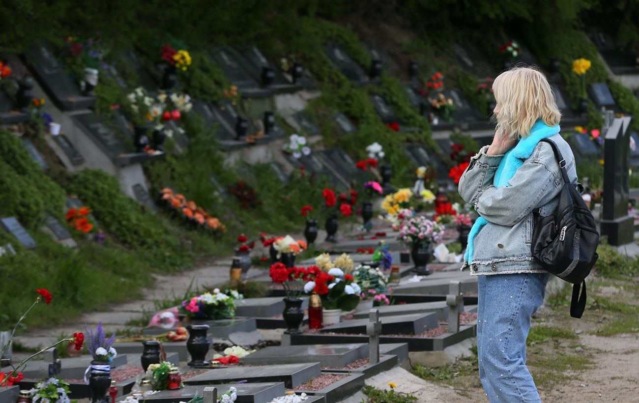 Чи можна працювати фізично на кладовищі в Чистий четвер